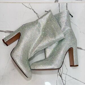 NWOT AZALEA WANG HONEY BUNCH SILVER RHINESTONE BOOTIES SIZE 7